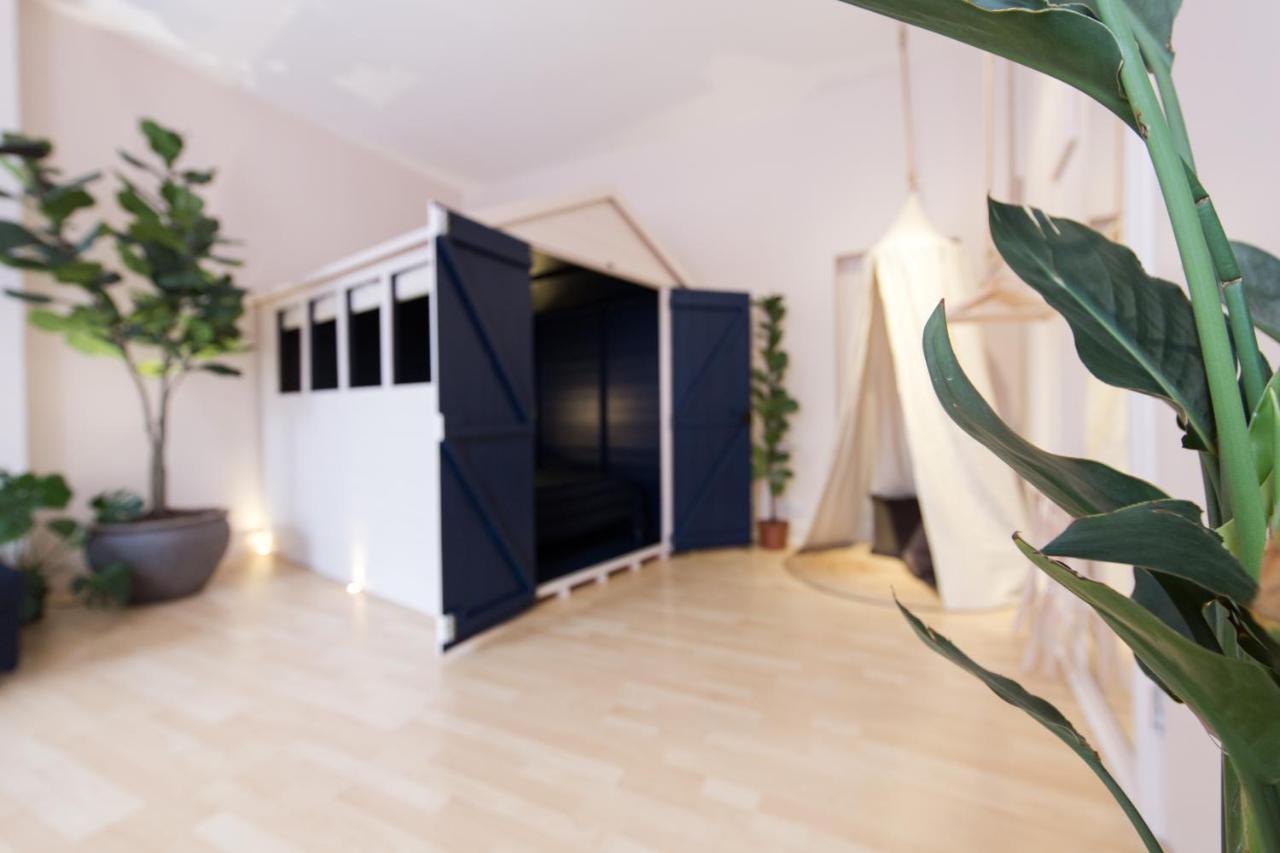 Appartement Shoreditch Loft W 100inch Cinema, Premium Mattress & Hammock, By The Design Traveller *